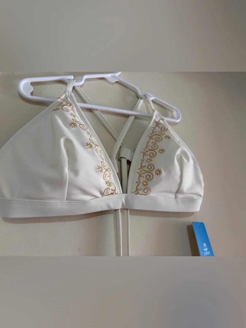 Cupshe Cream/white Bikini Set with Gold Embroidery with necklace. - Picture 4 of 13